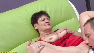 Vén érett nő és a fiatal manus