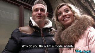 Public Agent - Vicky Love más manus dákóján lovagol