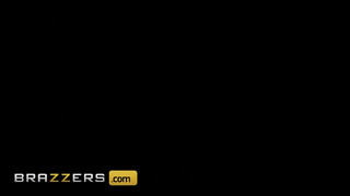 Brazzers - Cherie Deville fiatal krapekkal dug