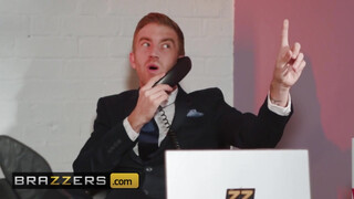 Brazzers - Lucia Love méretes dákót kap az irodában