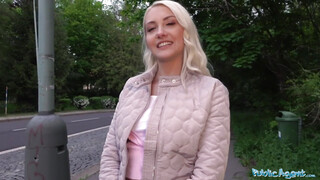 Public Agent - Helena Moeller a cseh turista kiscsaj