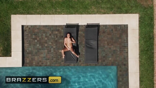 BRAZZERS - Jolee Love a hatalmas cickós fiatal spiné