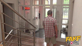 Fake Hostel - Fiatal turista nőci punciba kefélve