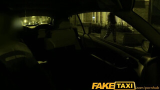 FakeTaxi - Olasz lány a taxiban dug