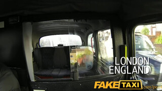 FakeTaxi világos szőke bulát nem nagyon zavarja az idősebb nyeles aszpirin