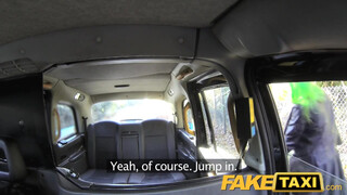 Fake Taxi zöld hajú spiné popókája kúrható