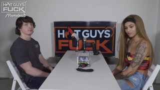 Kolumbiai tini kiscsaj és a sportos manus - Hot Guys Fuck