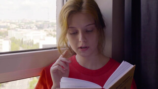 ULTRAFILMS - izgató tini hölgyemény begerjed egy könyvre