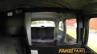 FakeTaxi - Felborotvált fejű punk bige megrakva