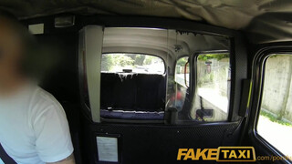 FakeTaxi - Rio Lee a hatalmas didkós barna picsa