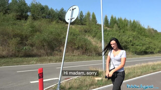Méretes mellű tini picsa pénzért baszik - Public Agent