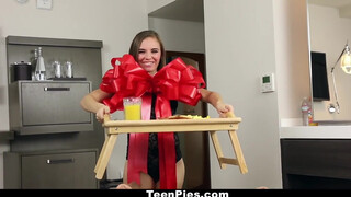 TeenPies - kora reggeli helyett egy pici beleélvezés