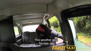 FakeTaxi - latina kisasszony popóba dugva