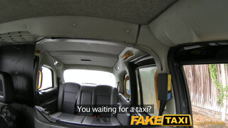 FakeTaxi - szilikonos csaj nem akar fizetni