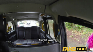 Fake Taxi - Hájas tetovált hölgyemény benne van a szexben