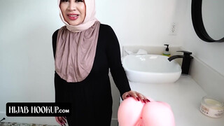 Hijab Hookup - Tokyo Lynn a szőrös muffos asszony