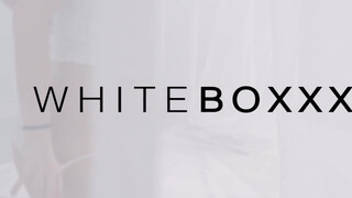 WhiteBoxxx - selymes bőrű fekete picsa