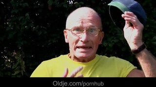 Öreg tata hátsó bejáratba dugja a szexy tinit