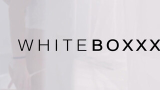 WHITEBOXXX - cuki vörös nőci beleül a méretes faszba