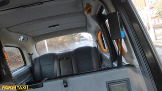 Fake Taxi - Didi Zerati a hatalmas keblű francia kiscsaj