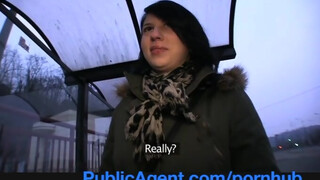 PublicAgent - spiné a buszmegállóból