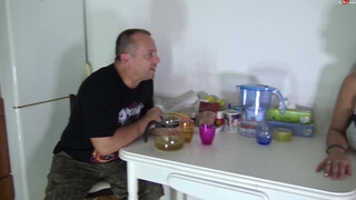 Tiana a méretes csöcsű házastárs