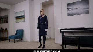 Allie Nicole a gyönyörű szöszi