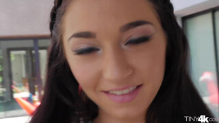 Crystal Rae a hatalmas tőgyes brazil bige