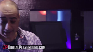 Digital Playground - Aidra Fox alaposan bekúrva