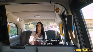 Fake Taxi - Megan Fiore a gyönyörű hatalmas cickós spiné