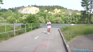 Public Agent - Méretes csöcsű szép seggű bige