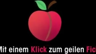 Amatőr tetovált méretes cickós tini nőci