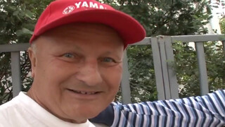 Gyuribácsi és a haverja kúrják a nőcit