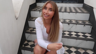 Lily Phillips a szomszéd krapekkal kefél
