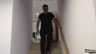 Tini kerek mellekkel durván megdöngetve és arcra élvezés kanos idős férfitól