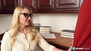 Dögös 40-es Julia Robbie és a fiatal pasi