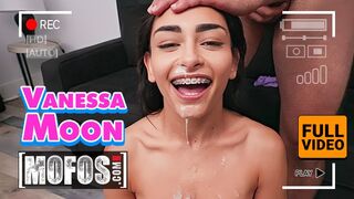 Karcsú fekete Vanessa Moon megküzd jmac nagy farkával minden pózban