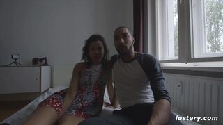 Miriam Prado vadul élvezi a közterületi dugást