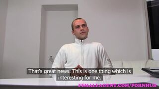 Fullos milf ügynök teszteli a durva krapekot