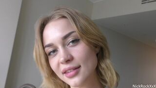 Loren Strawberry szűke tini lányt anal dugással hódít a szállodában
